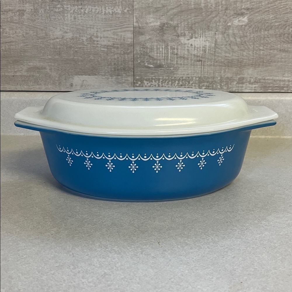 Vintage Pyrex snowflake garland 045 Casserole Dish